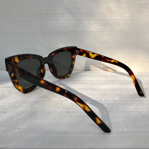 🕶 Oversize Tortoise Sunglasses 🕶 - Picture 6 of 9
